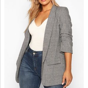 NWT Boohoo Plus Check Blazer